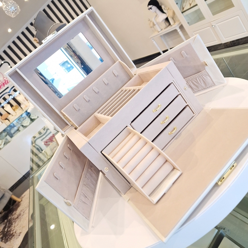 All in One Elegant Jewellery Box view 5