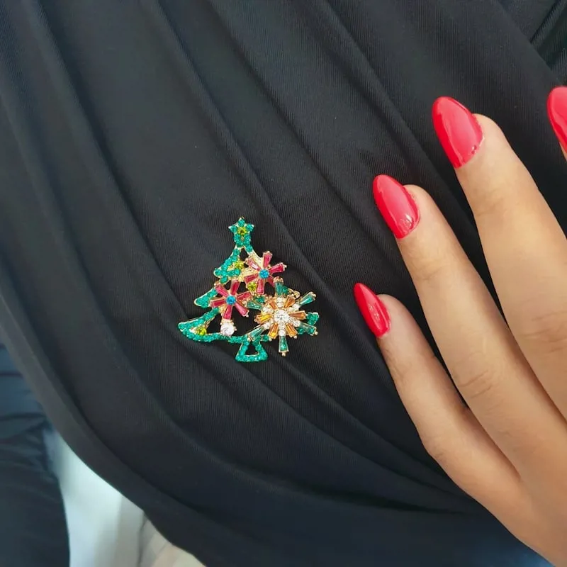 Yuletide Brooch